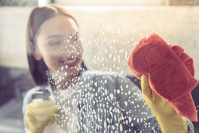 Clean shower screens